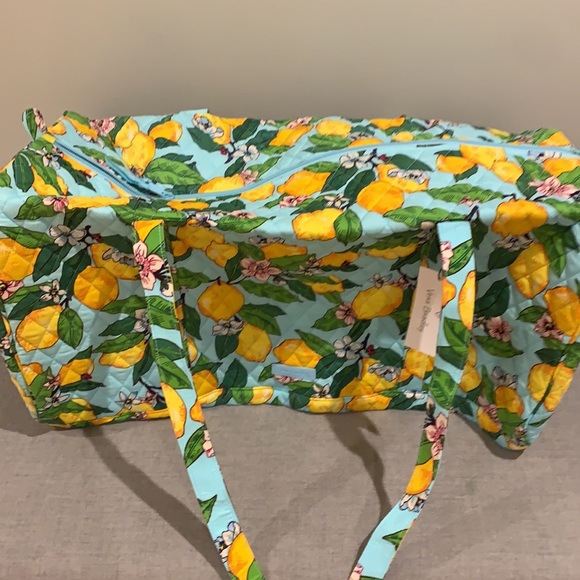 ‼️holiday sale-FIRM‼️ NWT vera bradley large travel duffel lemon grove - Picture 2 of 10